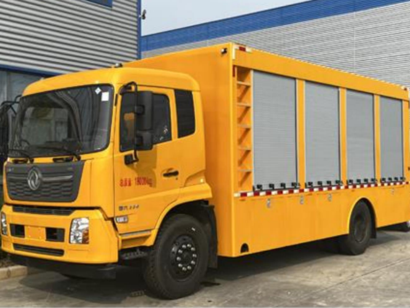 東風天錦裝備運輸車